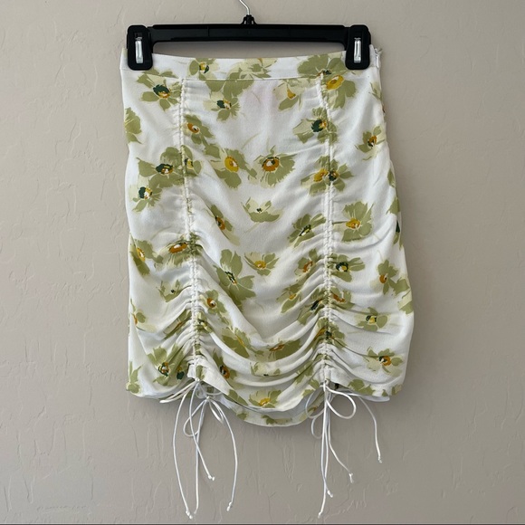 Verge Girl White Floral Mini Skirt With Ruching - Picture 1 of 8